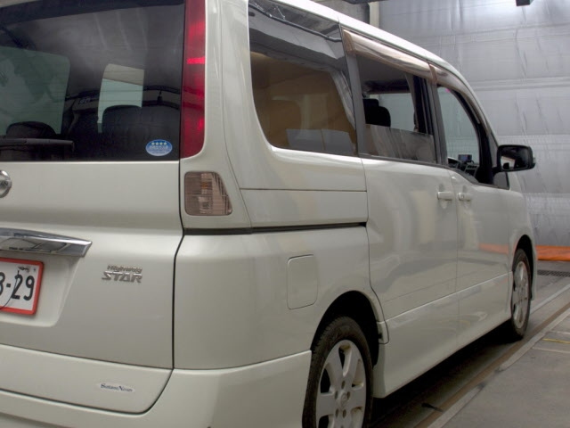 NISSAN SERENA 2010