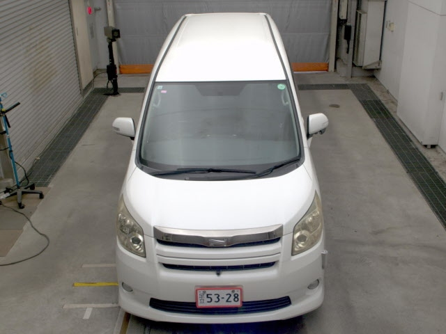 TOYOTA NOAH 2008