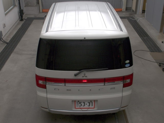 MITSUBISHI DELICA D5 2011