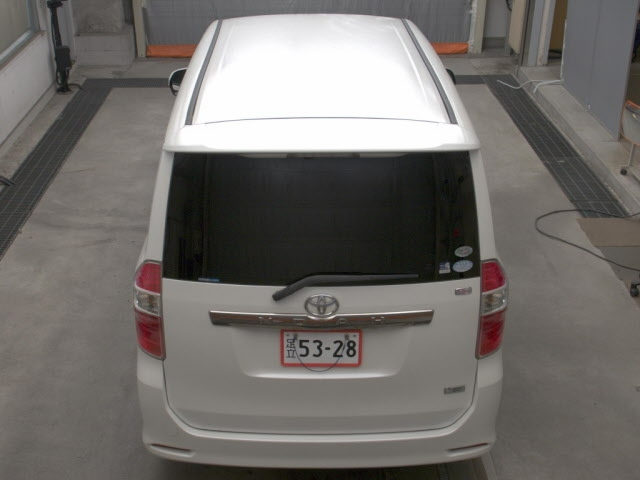TOYOTA NOAH 2008