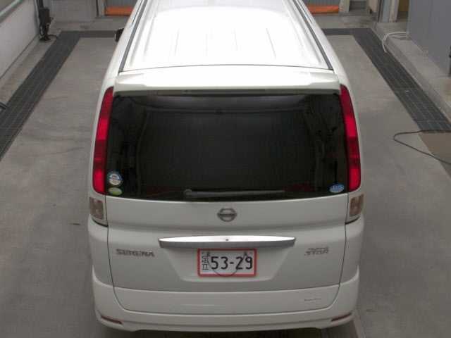 NISSAN SERENA 2010