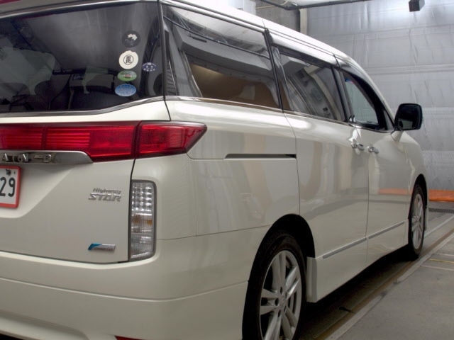 NISSAN ELGRAND 2012