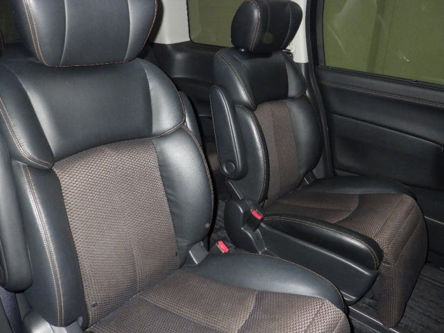 NISSAN ELGRAND 2012