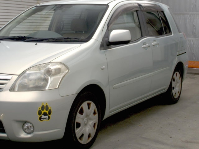 TOYOTA RAUM 2009