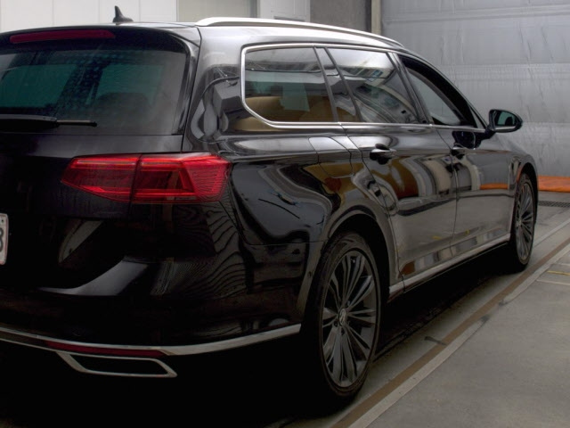 VOLKSWAGEN PASSAT VARIANT 2021