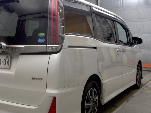 TOYOTA NOAH 2018