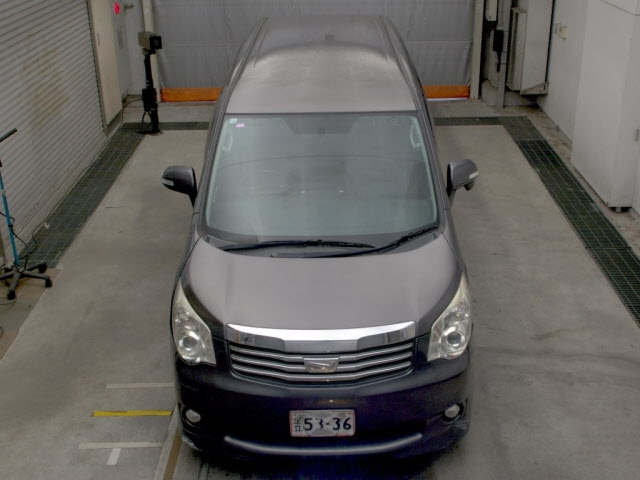 TOYOTA NOAH 2013