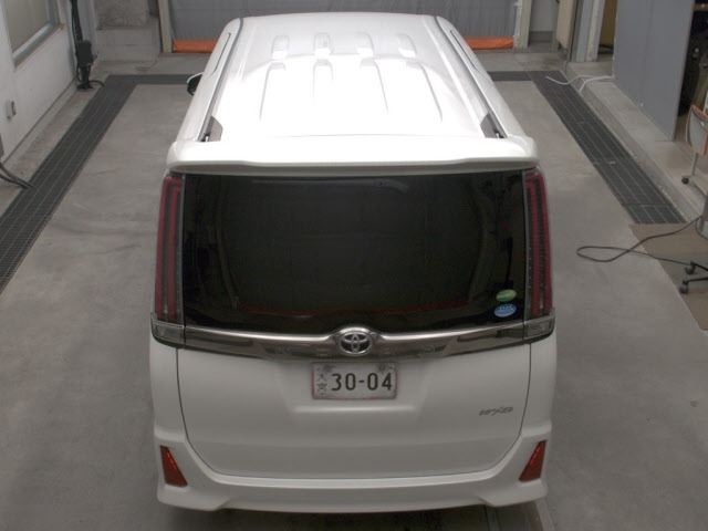 TOYOTA NOAH 2018