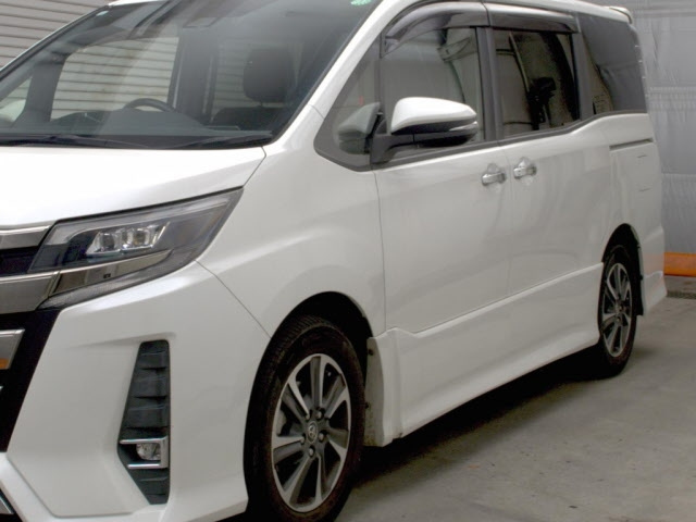 TOYOTA NOAH 2018