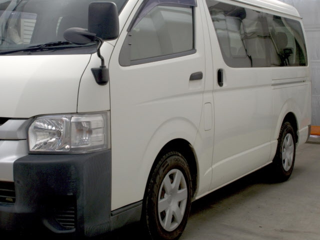 TOYOTA HIACE 2018