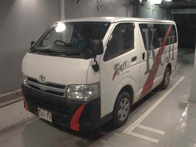 TOYOTA HIACE VAN 2013