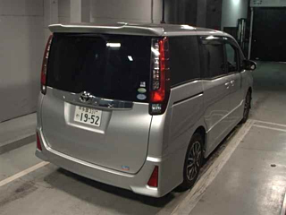 TOYOTA NOAH 2014