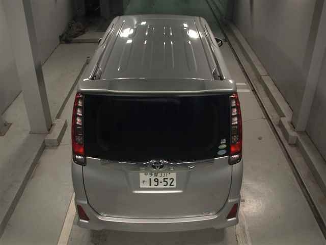 TOYOTA NOAH 2014