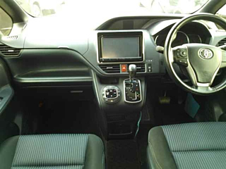 TOYOTA NOAH 2014