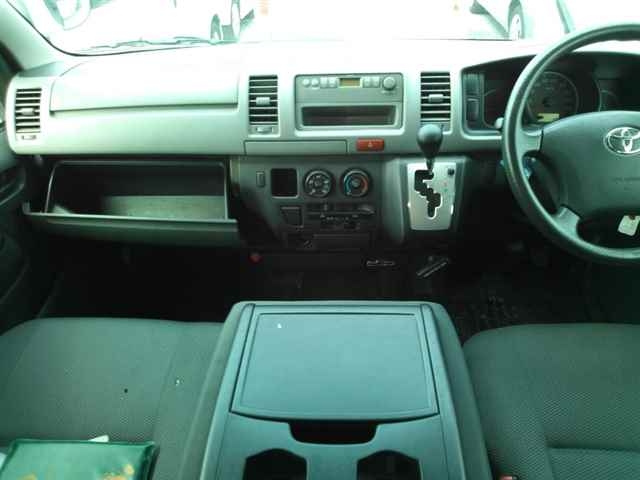 TOYOTA HIACE VAN 2013