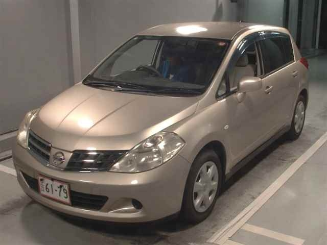 NISSAN TIIDA 2011