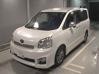 TOYOTA VOXY 2013