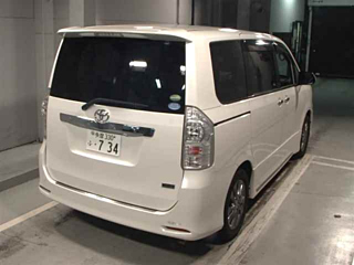 TOYOTA VOXY 2013