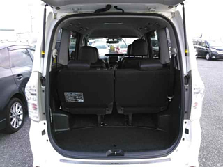 TOYOTA VOXY 2013