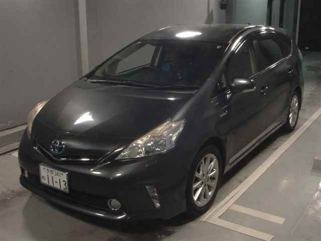 TOYOTA PRIUS ALPHA 2013