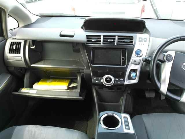 TOYOTA PRIUS ALPHA 2012