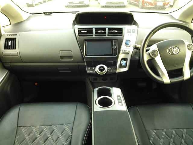 TOYOTA PRIUS ALPHA 2013