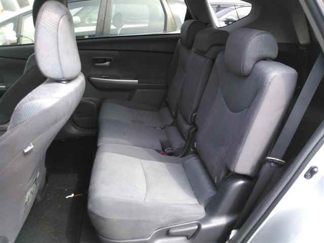 TOYOTA PRIUS ALPHA 2012