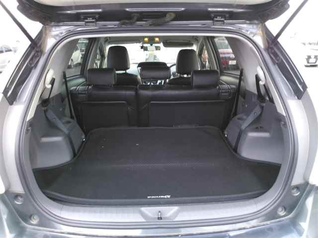 TOYOTA PRIUS ALPHA 2013