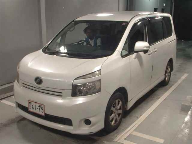 TOYOTA VOXY 2010