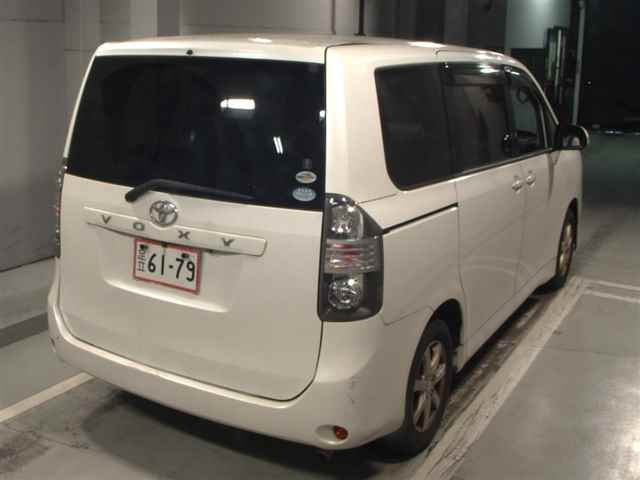 TOYOTA VOXY 2010