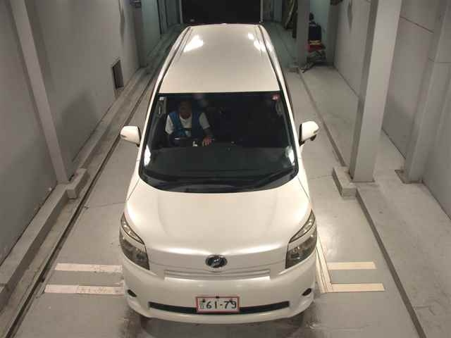 TOYOTA VOXY 2010