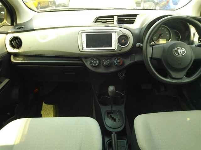 TOYOTA VITZ 2012