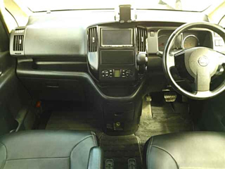 NISSAN SERENA 2010