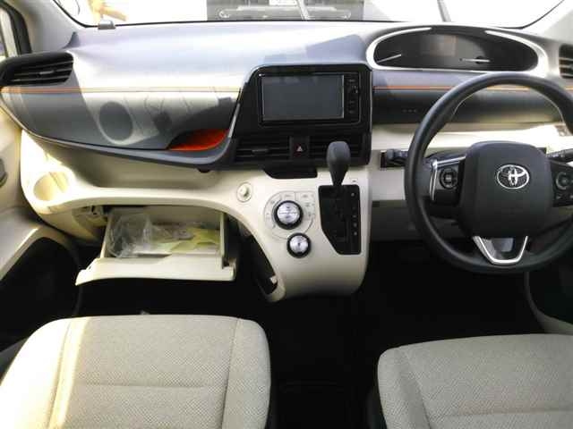 TOYOTA SIENTA 2015
