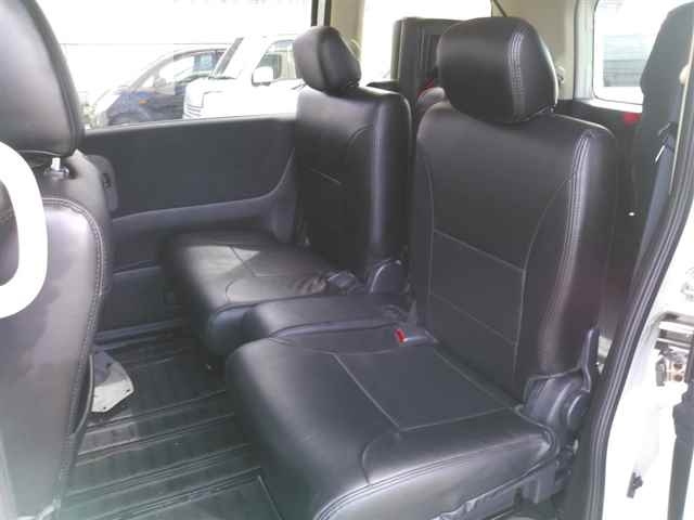 NISSAN SERENA 2010