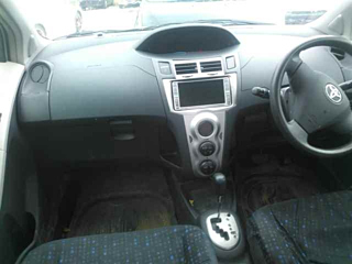 TOYOTA VITZ 2009