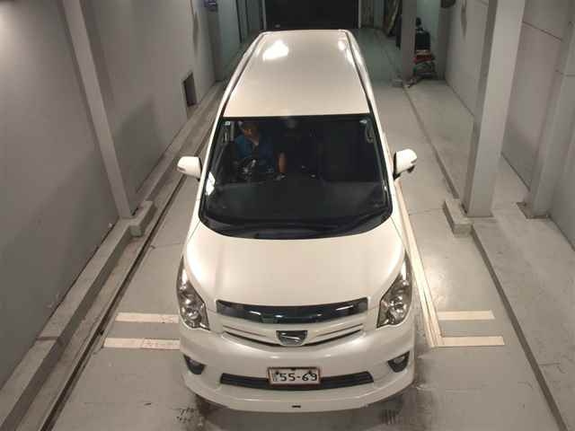 TOYOTA NOAH 2011