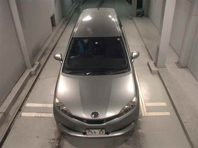 TOYOTA WISH 2010