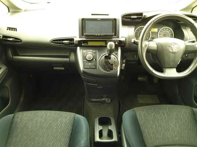 TOYOTA WISH 2010