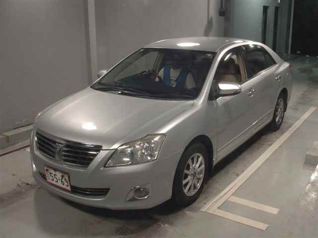 TOYOTA PREMIO 2013