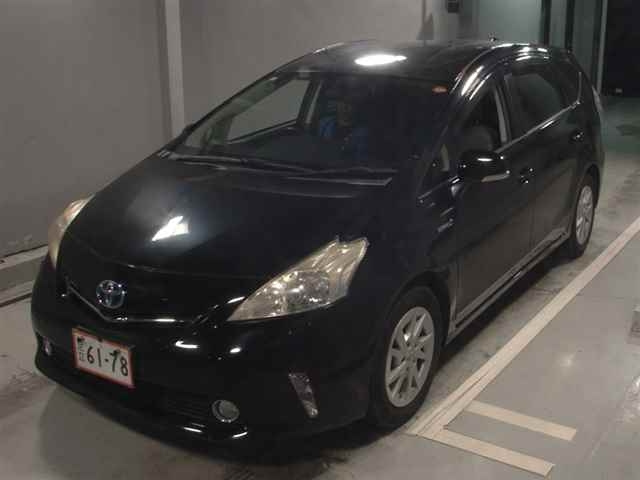 TOYOTA PRIUS ALPHA 2013
