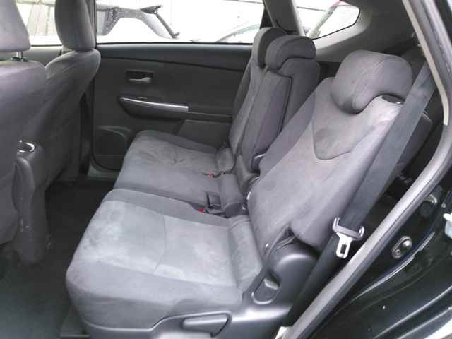 TOYOTA PRIUS ALPHA 2013