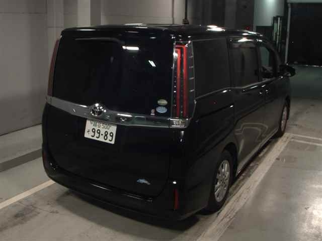 TOYOTA NOAH 2017