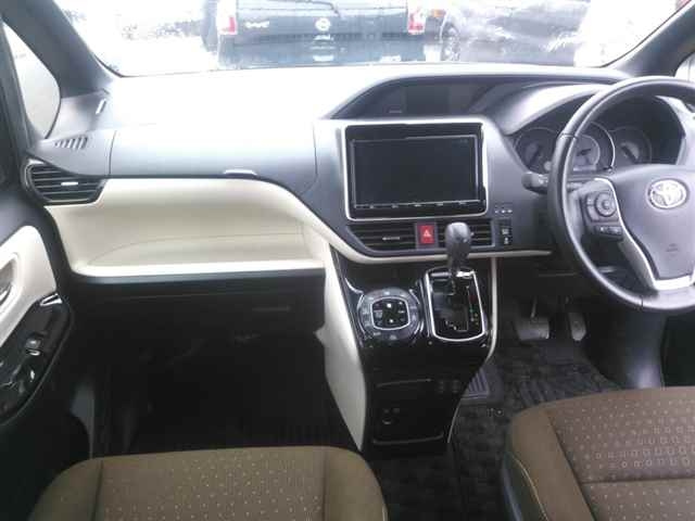 TOYOTA NOAH 2017