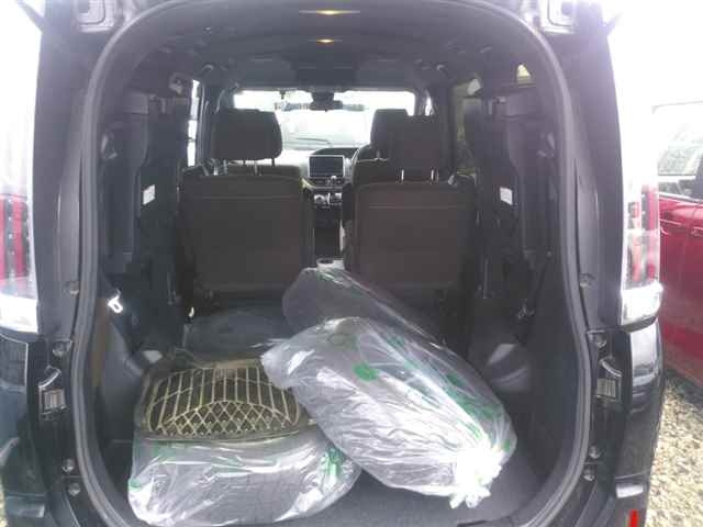 TOYOTA NOAH 2017