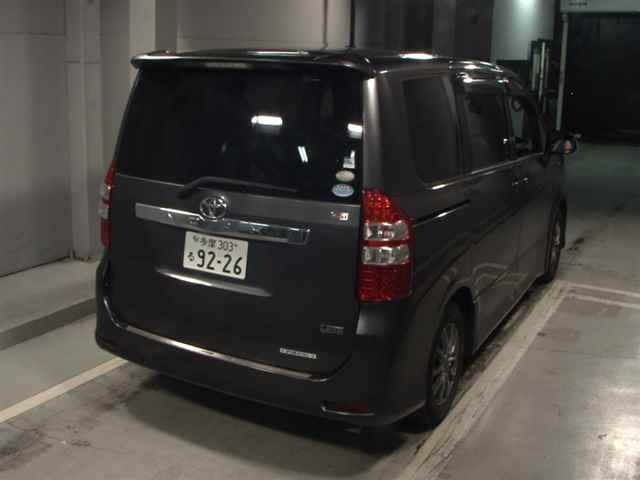 TOYOTA NOAH 2011