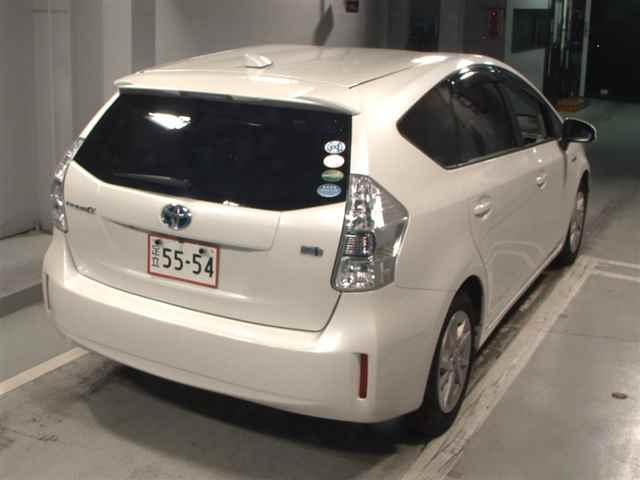 TOYOTA PRIUS ALPHA 2012
