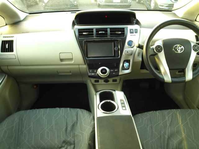 TOYOTA PRIUS ALPHA 2012