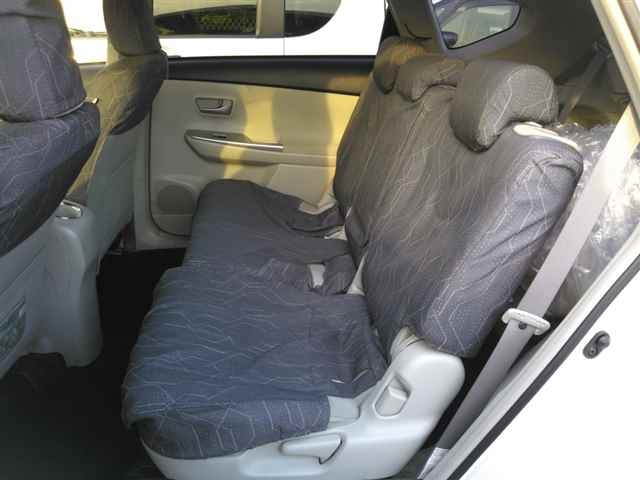 TOYOTA PRIUS ALPHA 2012