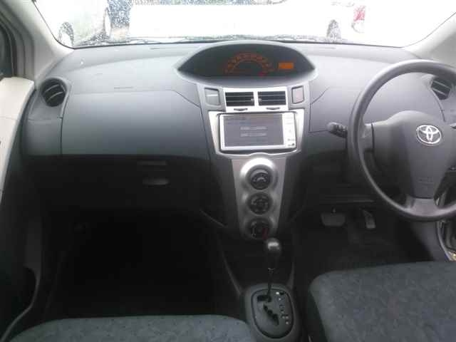 TOYOTA VITZ 2011
